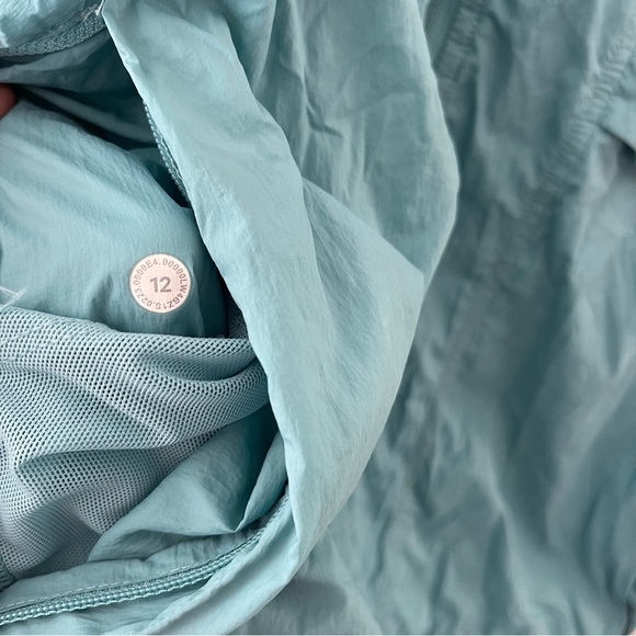 Lululemon Pack it down Light Blue Hooded Jacket - Picture 2 of 8